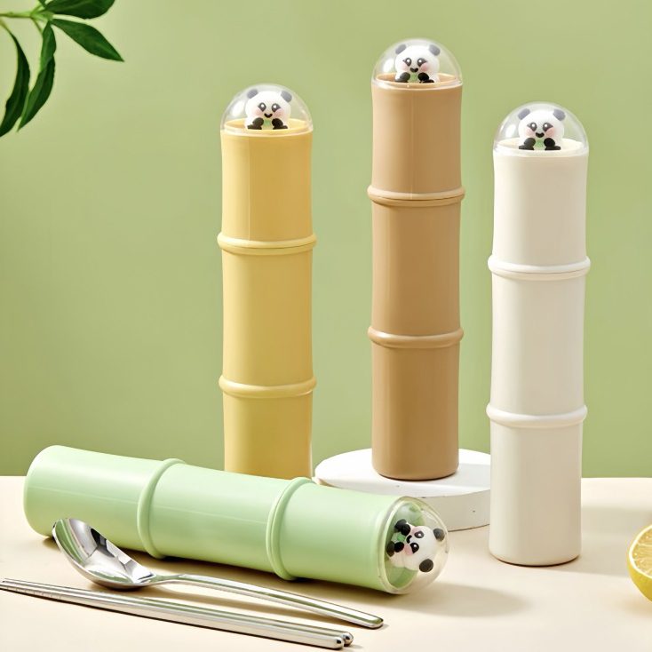 熊貓自備餐具套裝 - USB隨身碟客製 竹節熊貓造型,可愛又童心滿滿,為餐桌增添一道風景。 優質不鏽鋼,握感舒適,堅固耐用,易清洗。小巧美觀,方便攜帶。 學校,教育機構,辦公室,政府部門,贈品派送。 客製 - USB隨身碟客製 31222_tableware_01