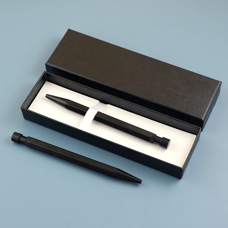 金屬禮品筆 - USB隨身碟客製 金屬禮品筆不僅是實用性高的書寫工具,也是彰顯企業形象和個人品味的獨特配飾。它們堅固耐用,經久耐用,可重複使用,減少浪費,是環保的選擇。金屬禮品筆可提供客制化服務,如鐳射雕刻、印刷等,可在筆身上印製企業logo或個人資訊,使其更具紀念意義。 客製 - USB隨身碟客製 30862_pen_01-132507-059